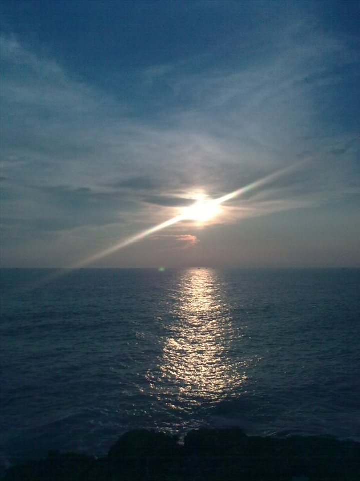 all the elements of the earth are here waiting for me to shoot them, sun is giving the best pose, with extra shining smile, water is cool down there....