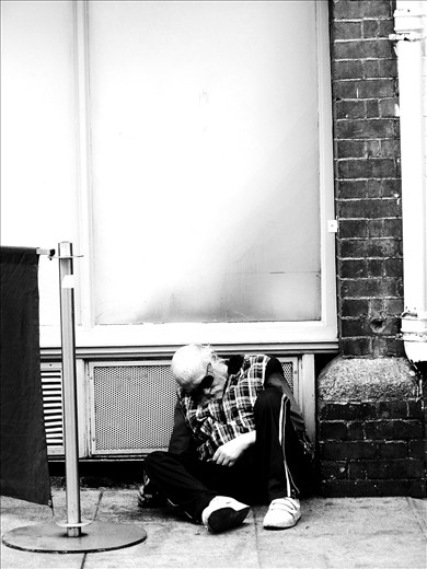 After a busy afternoon starting fights with his own shadow and being the spectacle of hoards of tourists settles down to a can of Guinness and a snooze in the confines of public street corner.