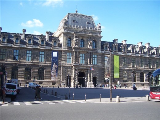 Paris -- Louvre -- Richelieu wing -- street view