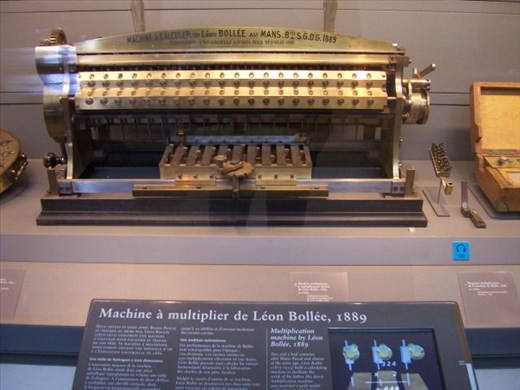 Paris -- Musee des Arts et Metiers -- early arithmetic/multiplying machine