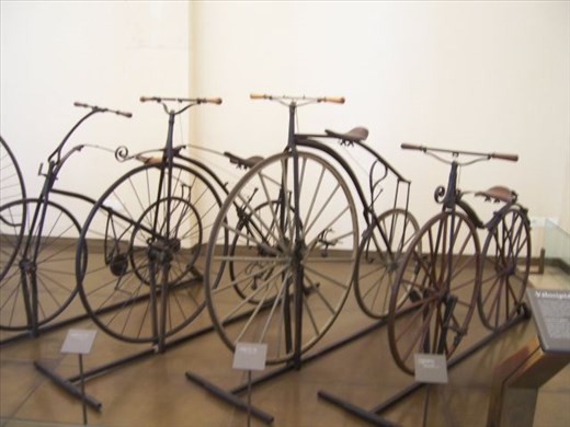 Paris -- Musee des Arts et métiers -- old bicycles