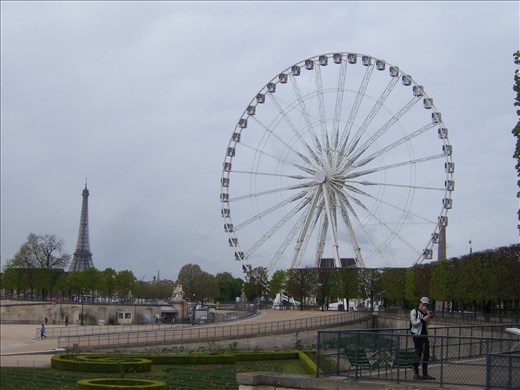Paris -- Place de Concorde from Jardin des Tuileries with Wheel.01