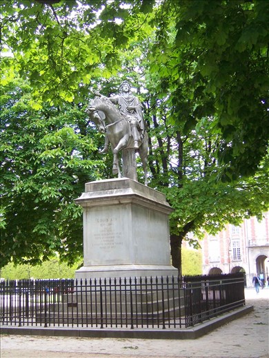 Paris -- Place des Vosges -- statue of Louis XIII