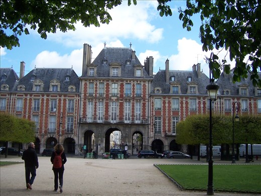 Paris -- Place des Vosges.01