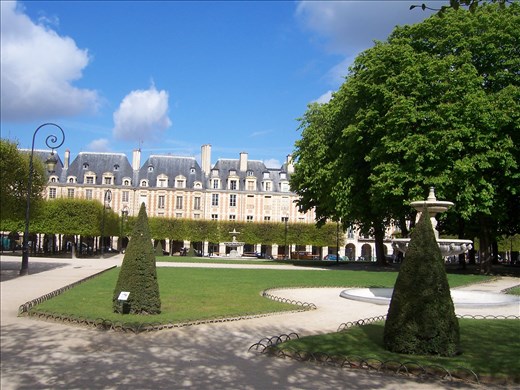 Paris -- Place des Vosges.02