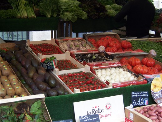 Paris -- Marche d'Aligre farmers'/flea market on a rainy Saturday morning.04
