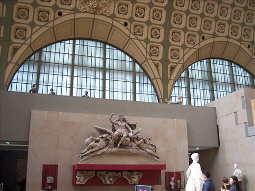Paris -- Musee d'Orsay -- grand hall -- statue 