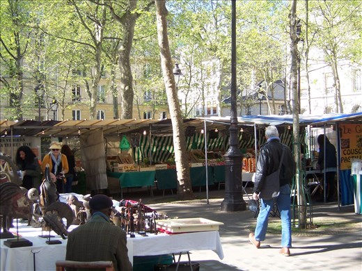 Paris -- Marche Monge farmers' market -- Latin Quarter