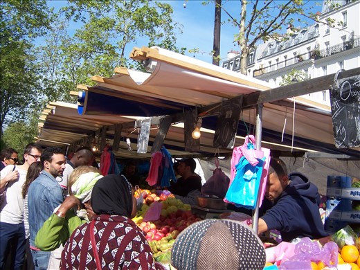 Paris -- Marche Daumesnil -- people.03