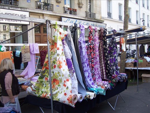 Paris -- Marche Daumesnil -- silk fabrics.05