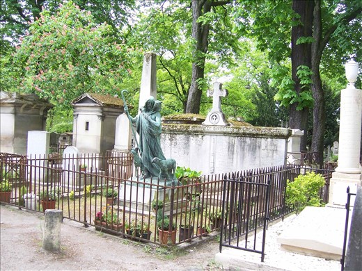 Paris -- Cimetiere du Pere Lachaise.09