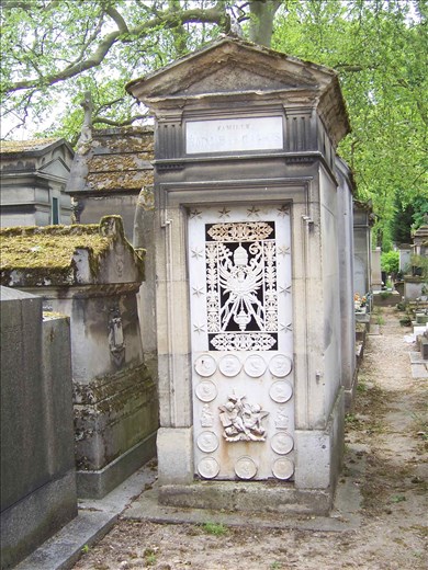 Paris -- Cimetiere du Pere Lachaise -- ornate door.01