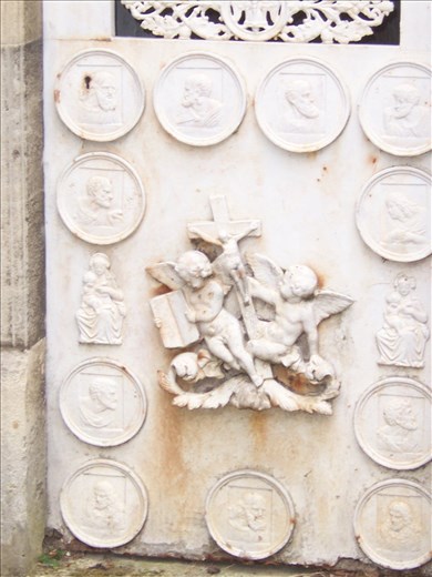 Paris -- Cimetiere du Pere Lachaise -- ornate door.03