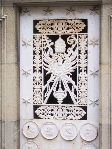 Paris -- Cimetiere du Pere Lachaise -- ornate door.02