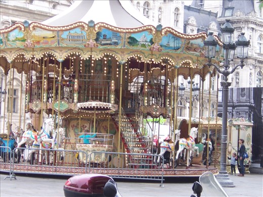 Paris -- Hotel de Ville -- carousel 