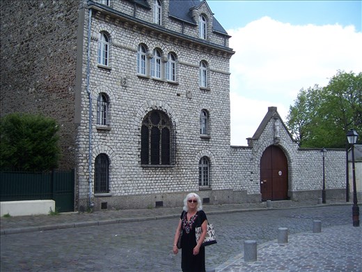 Paris -- Basilique du Sacre Coeur -- Cindy in front of SC convent