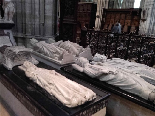 Paris -- Basilique de St Denis -- marble recumbent statuary.02
