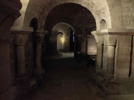 Paris -- Basilique de St Denis -- walkway inside inside crypt.01