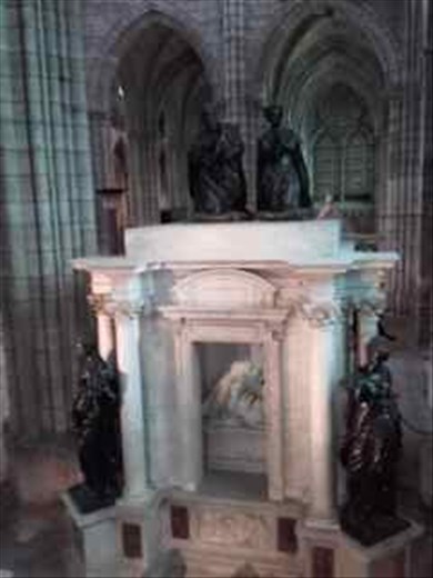 Paris -- Basilique de St Denis.04