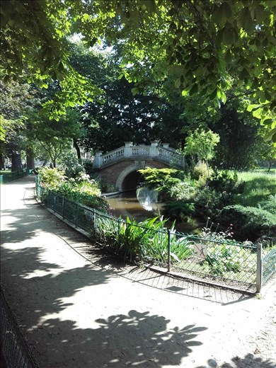 Paris -- Parc Monceau -- bridge over stream