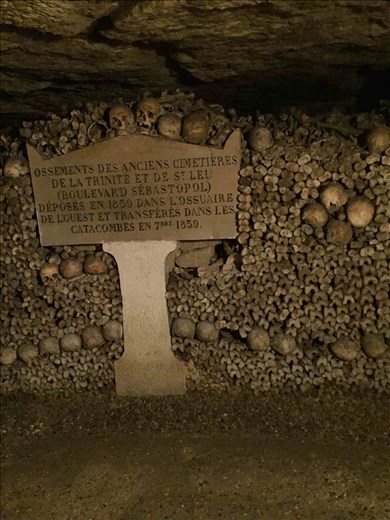 Paris -- Catacombs -- tunnels.05