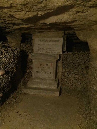 Paris -- Catacombs -- tunnels.08