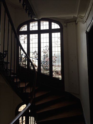 Paris -- 6 rue Parrot apartment -- stained glass in stairwell.02