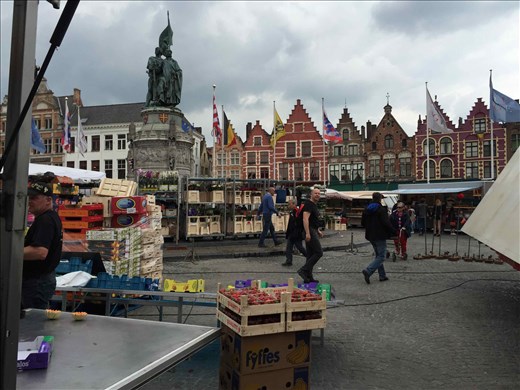 Brugge -- market square.02