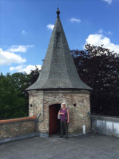 Brugge -- Cindy exiting turret on top of entry port 