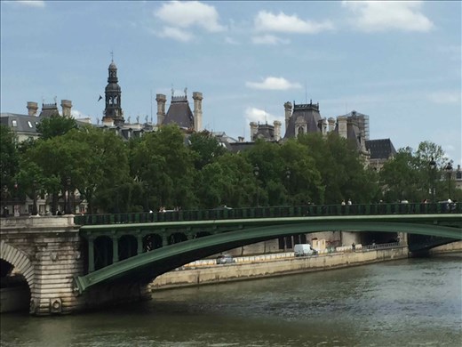 Paris -- bridge from Left Bank to the Islands in the middle of the Seine