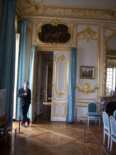 Versailles -- Louis XVI -- dining room exit