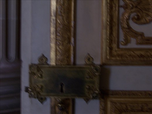 Versailles -- door lock