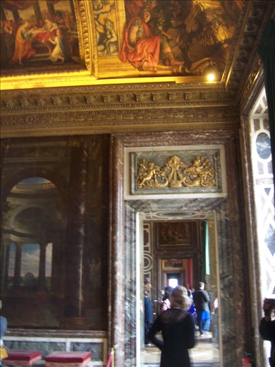Versailles -- hallway/door opening