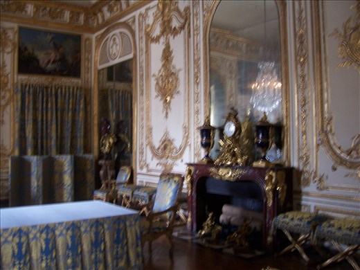 Versailles -- Louis XV -- reception area/office/work table.01
