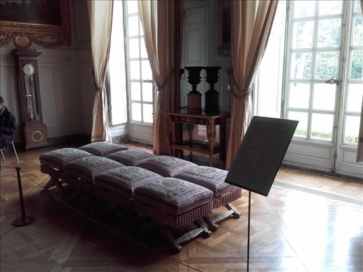 Trianon -- seats for relatives of the King