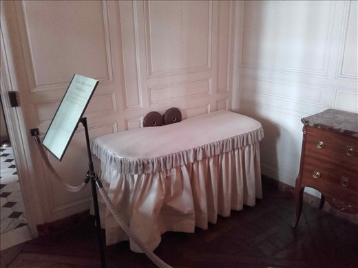 Petit Trianon -- Marie Antoinette's bath