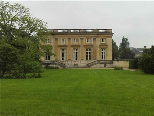 Petit Trianon -- back of building from gardens.01