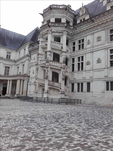 Blois -- Tour Belvoir -- Chateau Blois courtyard