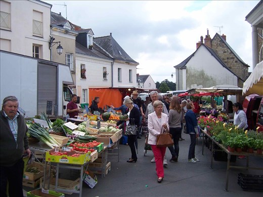 Coutures -- Brissac farmers' market.01 