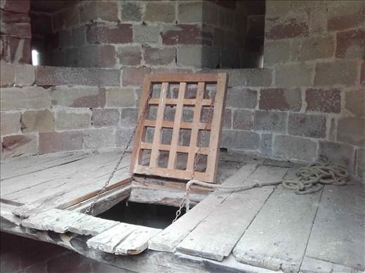 Najac -- pit/dungeon of Knights Templier.01