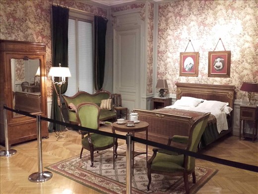 Lyon -- Lumiere brothers -- bedroom