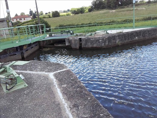 Canal du Centre -- near Saint Julian sur Dheume -- lock