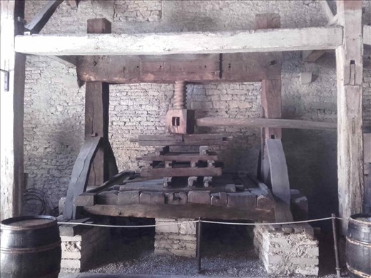 Bourgogne -- Beaune -- wine press.01