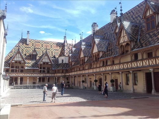 Bourgogne -- Beaune -- Hotel Dieu des Hospices -- for the poor -- 1443.02