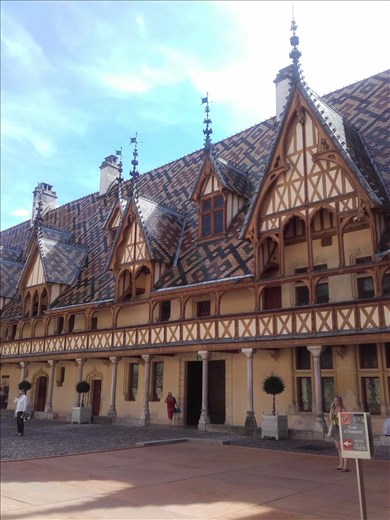 Bourgogne -- Beaune -- Hotel Dieu des Hospices -- for the poor -- 1443.01