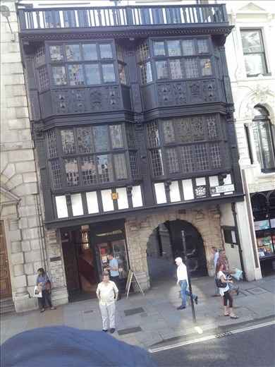 England -- London -- oldest operating pub in London -- 1600's