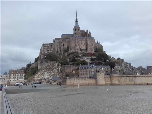 What majestic French abbeye is shown in the photo?