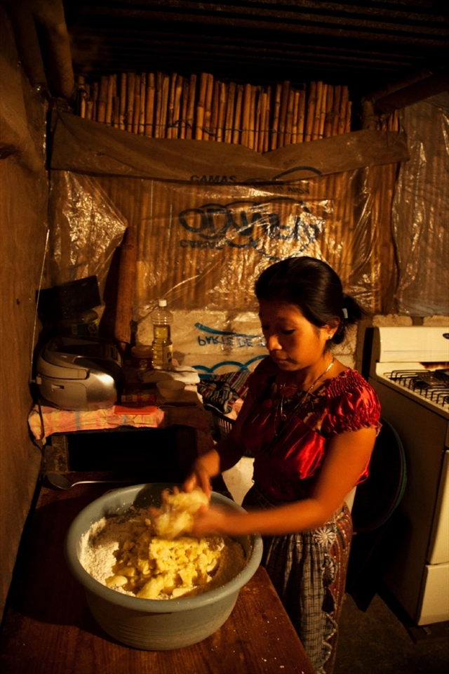 Baking bread for the tourist trade helps Veronica support her family. Awaking at 3am every morning she prepares, bakes and packages the bread. It is the only form of income for a family of six to survive.