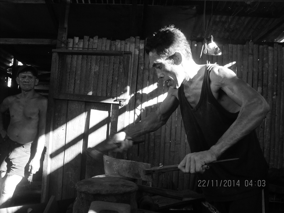 Working although out the day expose in heat of charcoal and metal it must be really hard to withstand in the whole day but Rodolfo and his worker still manage working in the whole day.