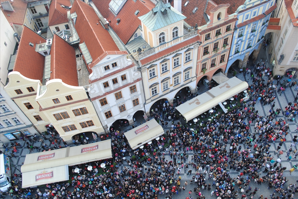 Lazy tourists in a fairytale